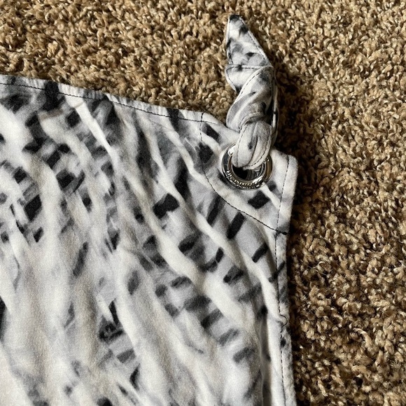 Calvin Klein large white and black opens sleeve blouse - Picture 2 of 7